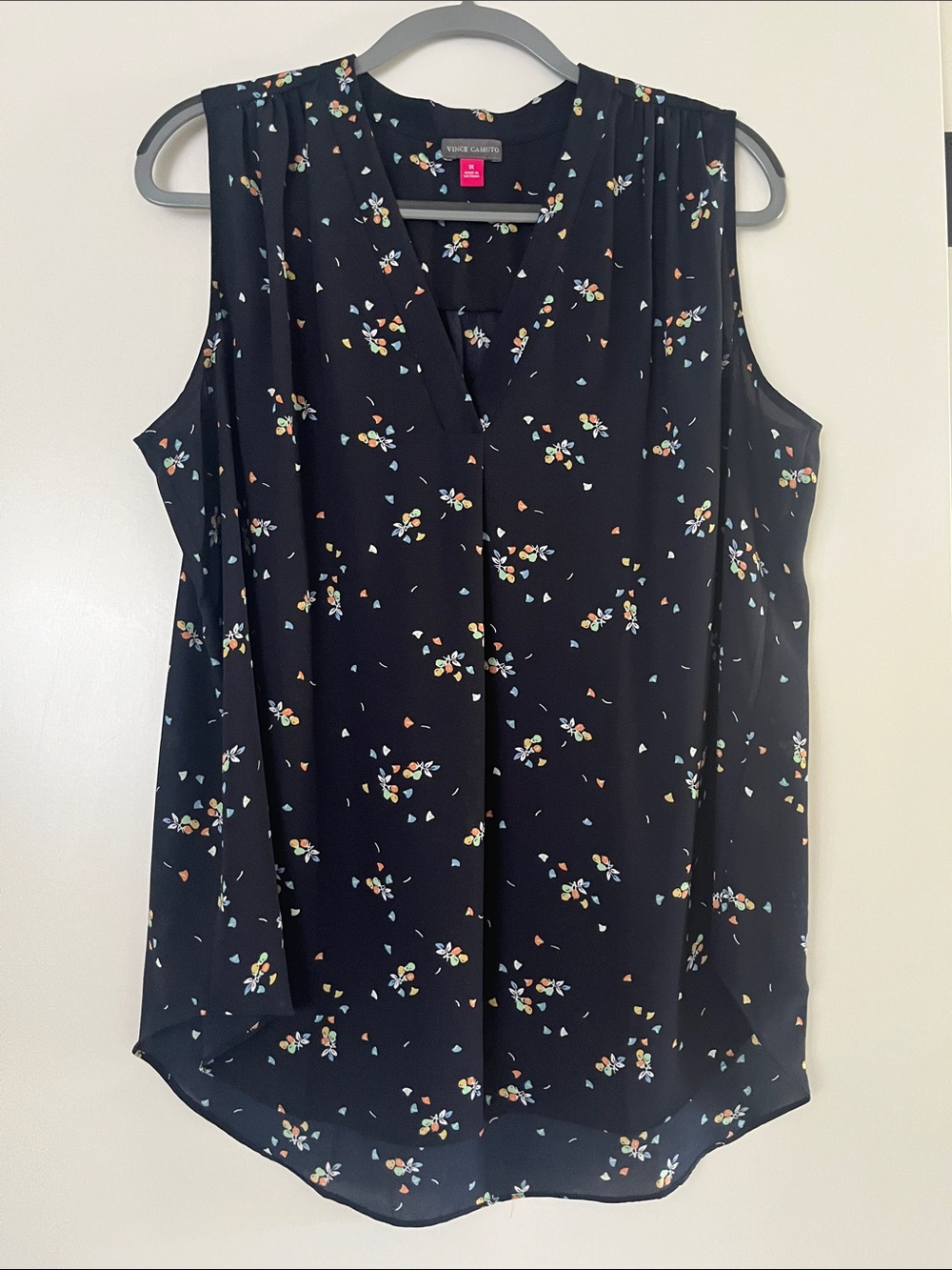 Vince Camuto Black Floral Sleeveless V-Neck Camisole
